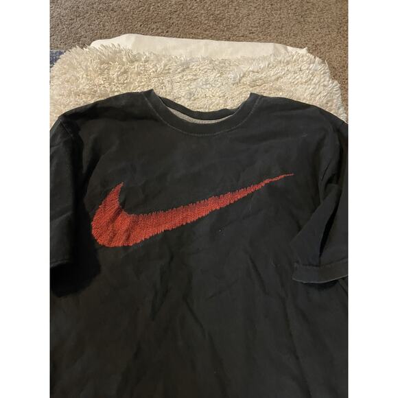 Nike Regular Fit men’s sz. M classic black logo tee. Comfortable - Picture 2 of 7